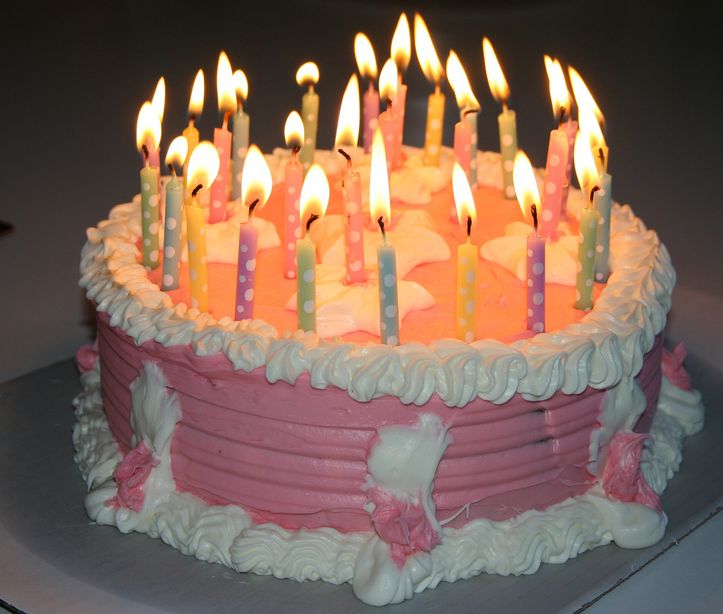 beautiful birthday cakes for girls with candles